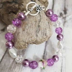 Pretty purple and white glass beaded bracelet